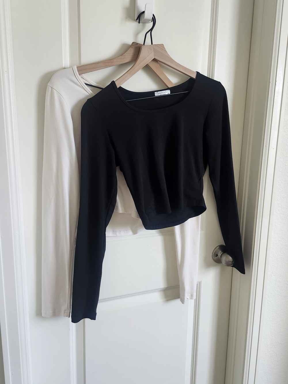 2 Long Sleeve Crop Tops - Picture 2 of 12